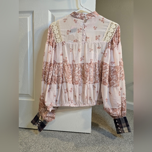 Gimmicks Pieced Chiffon Top Pink Size Medium NWT - Picture 16 of 16